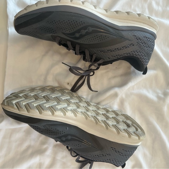 Brook’s running shoes - men’s lightly used - size 10 - Picture 6 of 10